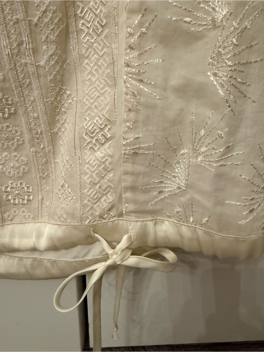 Embroidered Ivory Sleeveless Blouse | Anthropologie & Tiny size M - Picture 4 of 5